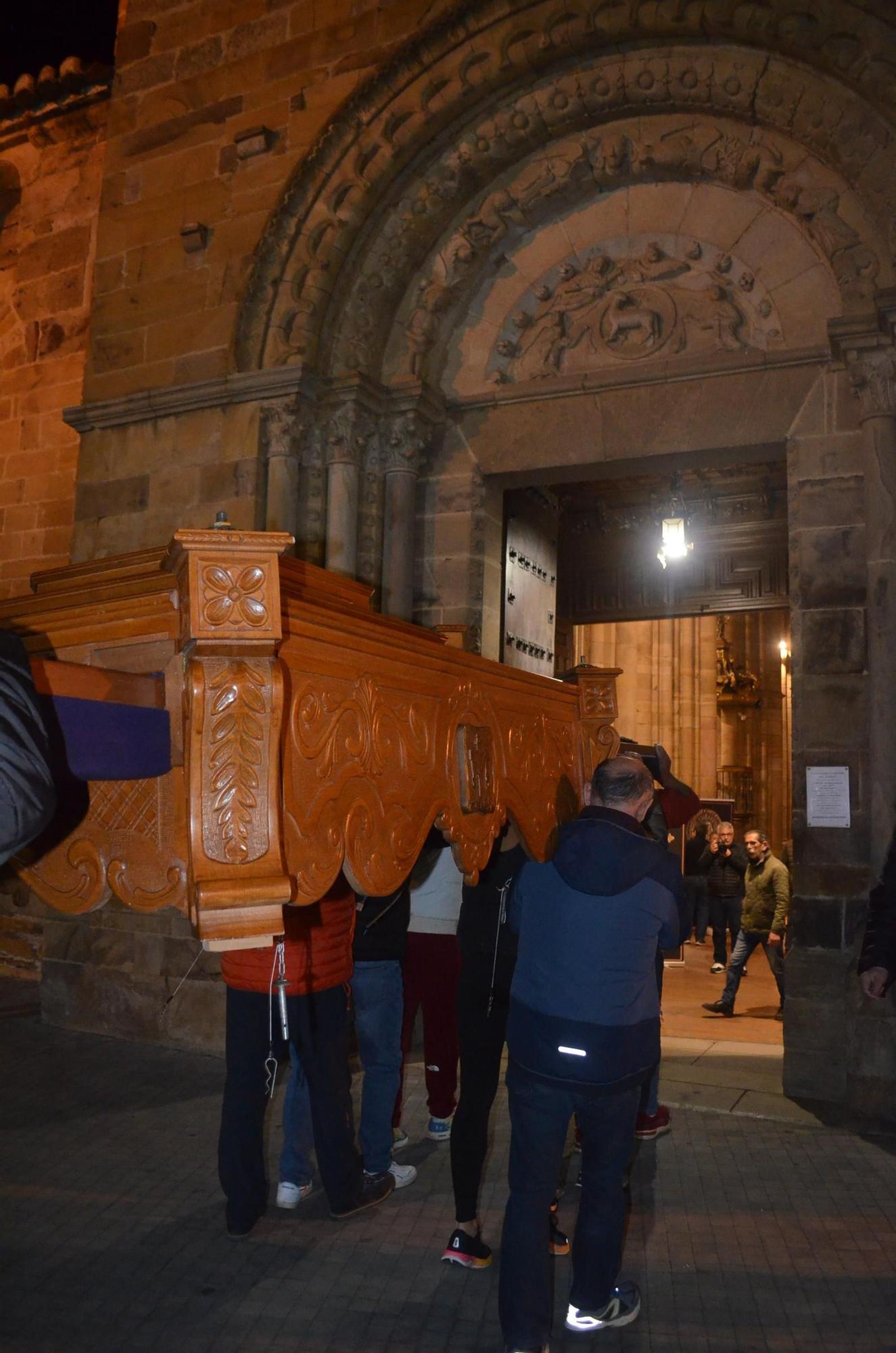 Semana Santa Benavente 2024: Así prepara la Cofradía de Jesús Nazareno las andas