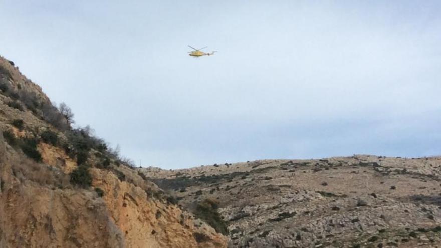 Rescatan en helicóptero a una senderista holandesa de 62 años en el cabo de Sant Antoni de Xàbia