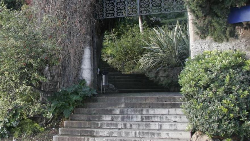 Un ascensor y escaleras mecánicas para mejorar los accesos al Terreno