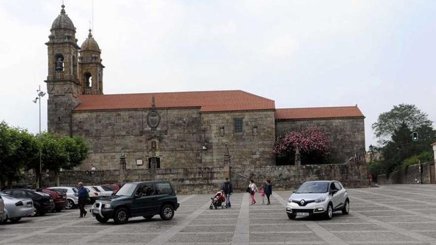 La plaza de Fefiñáns es un importante polo comercial y hostelero en Cambados.