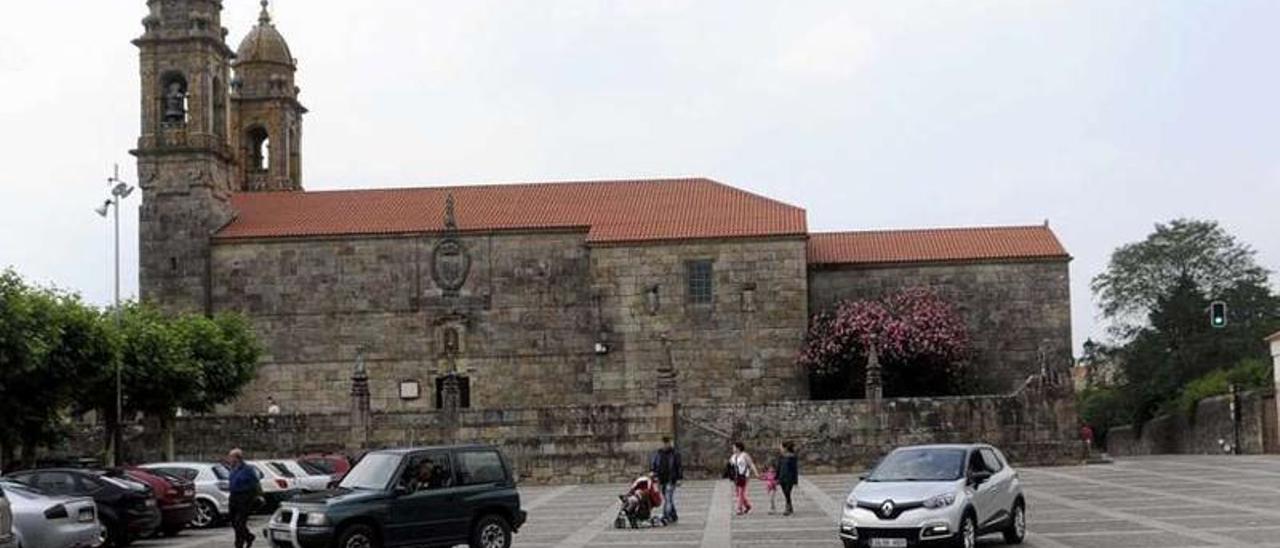 La plaza de Fefiñáns es un importante polo comercial y hostelero en Cambados.