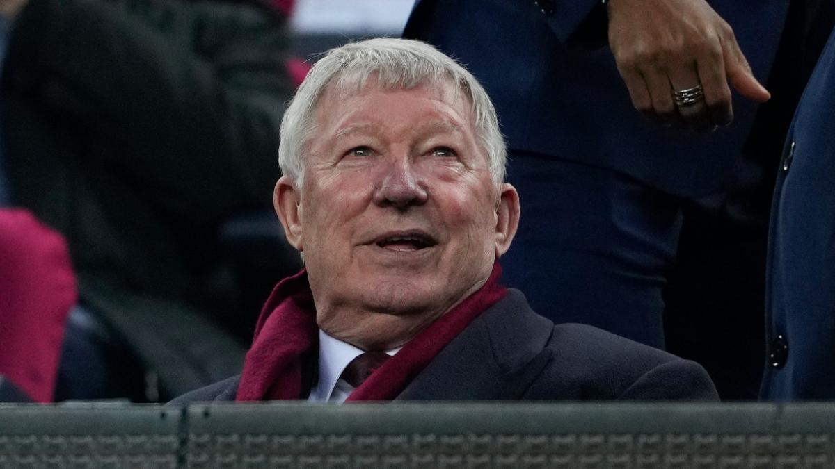El exentrenador del Manchester United Sir Alex Ferguson, durante un encuentro en Old Trafford