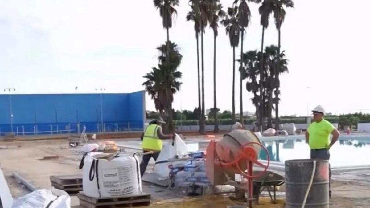 Imagen de archivo de las obras desarrolladas en la piscina municipal de Alginet.