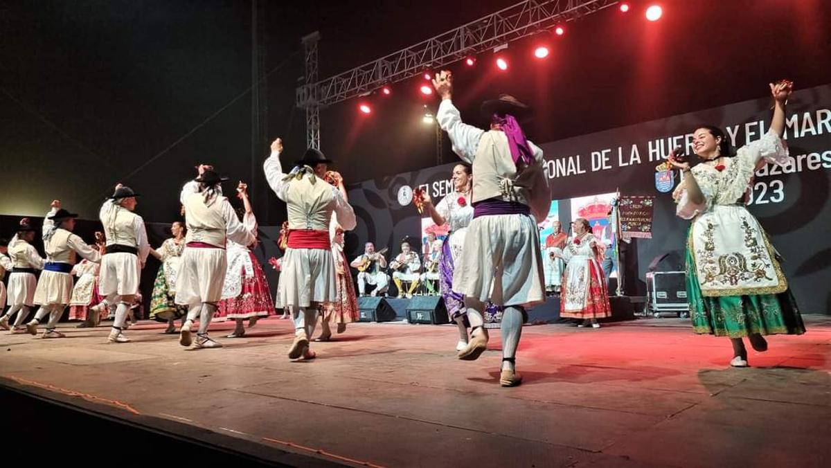 El Festival Internacional de Folklore se celebrará en la Plaza Manuel Floreal Menárguez y contará con la participación de grupos de diversas regiones de España, así como de México, Colombia, Chile y Bosnia Herzegovina.