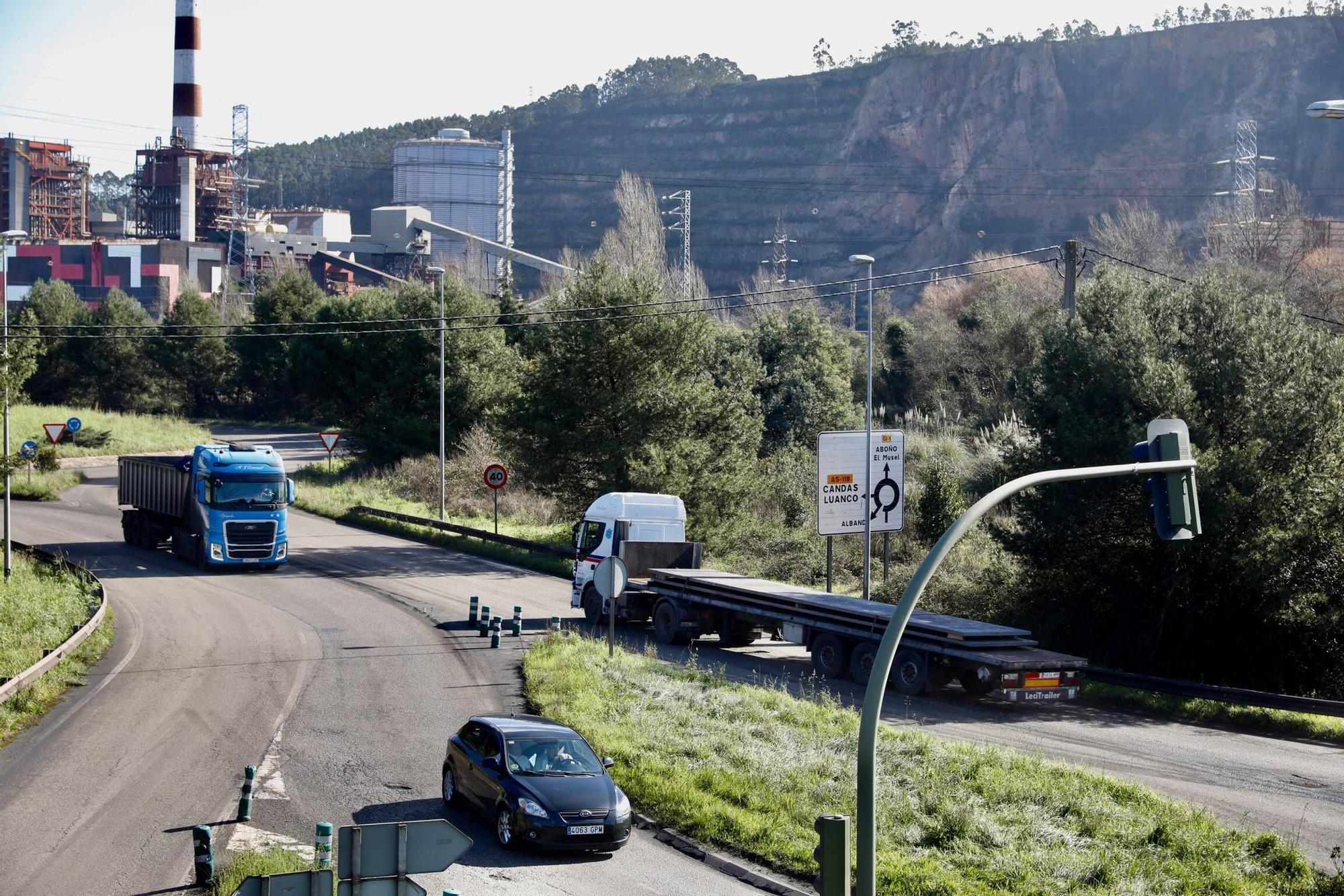 Aplausos y enfado en las dos bocas del túnel de Aboño: así ven en Gijón y Carreño el plan para sacar los camiones de La Calzada (en imágenes)