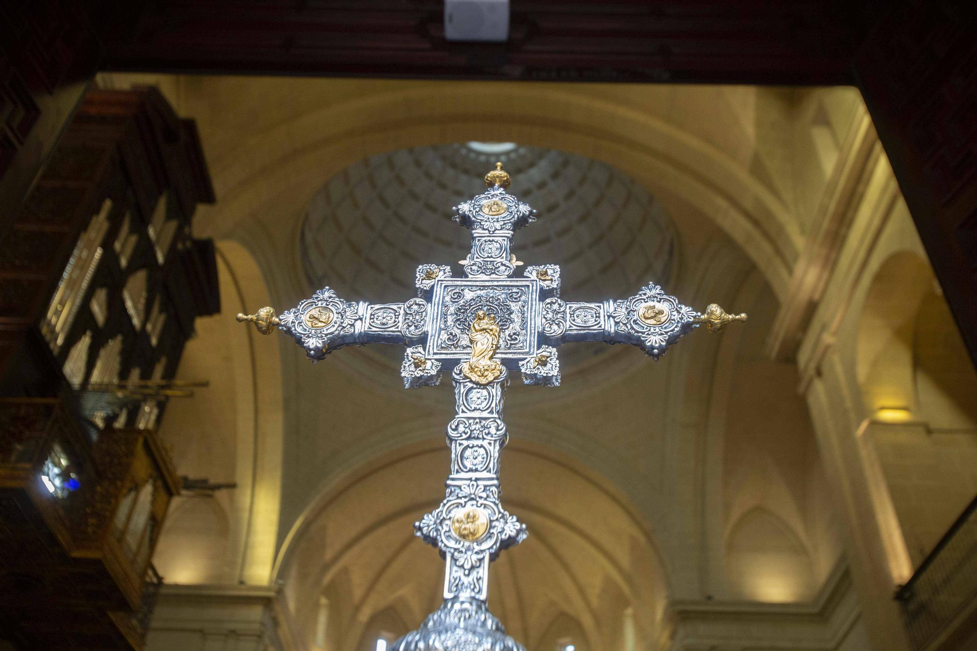 La Patrona de Alicante, la Virgen del Remedio, vuelve a recorrer las calles tras el parón de la pandemia