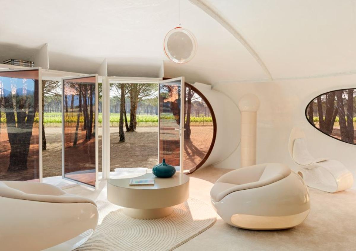 Viure en un ovni al cor d’unes vinyes a l’Alt Empordà.