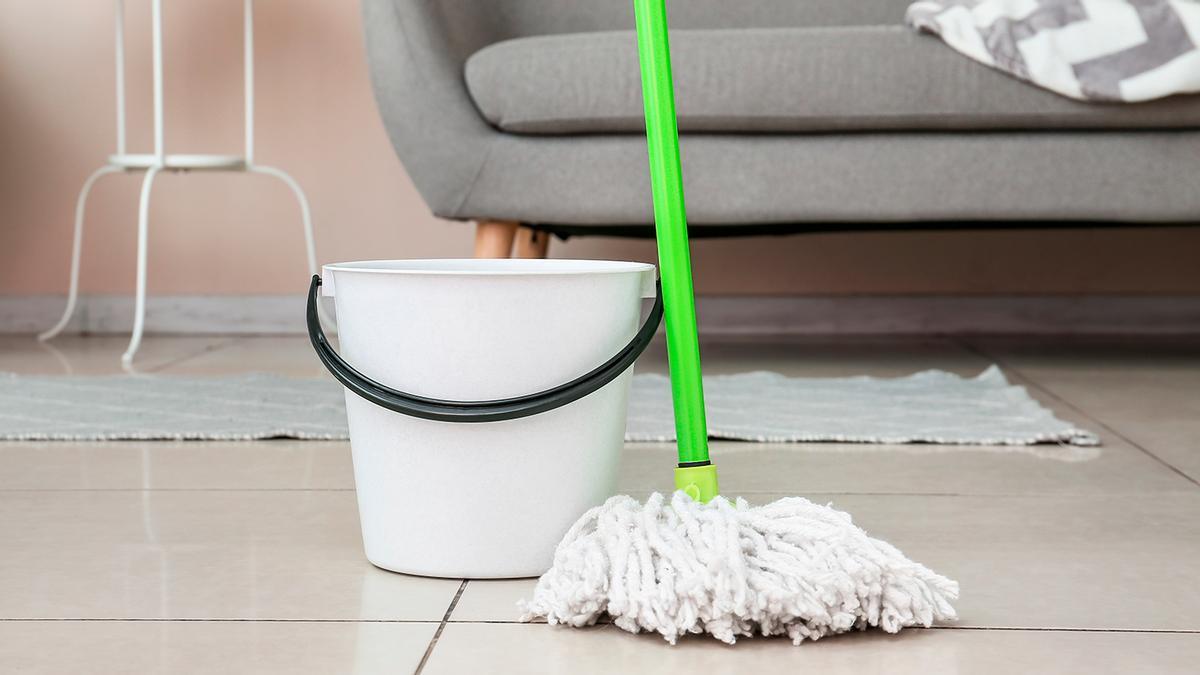 Deja de sufrir para limpiar tu piso con esta mopa que te hará la