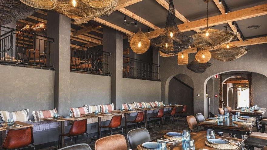 Leña & Karbon reabre en La Manga con su apuesta por la brasa gourmet