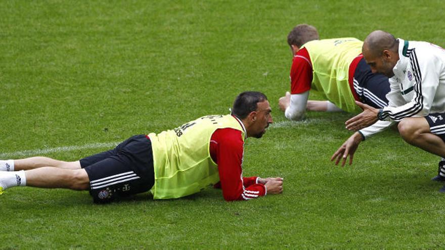 Guardiola sermonea al jugador francés.