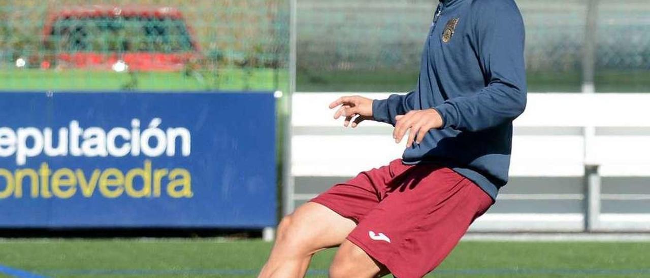 Marcos Álvarez durante un entrenamiento en Príncipe Felipe. // Rafa Vázquez