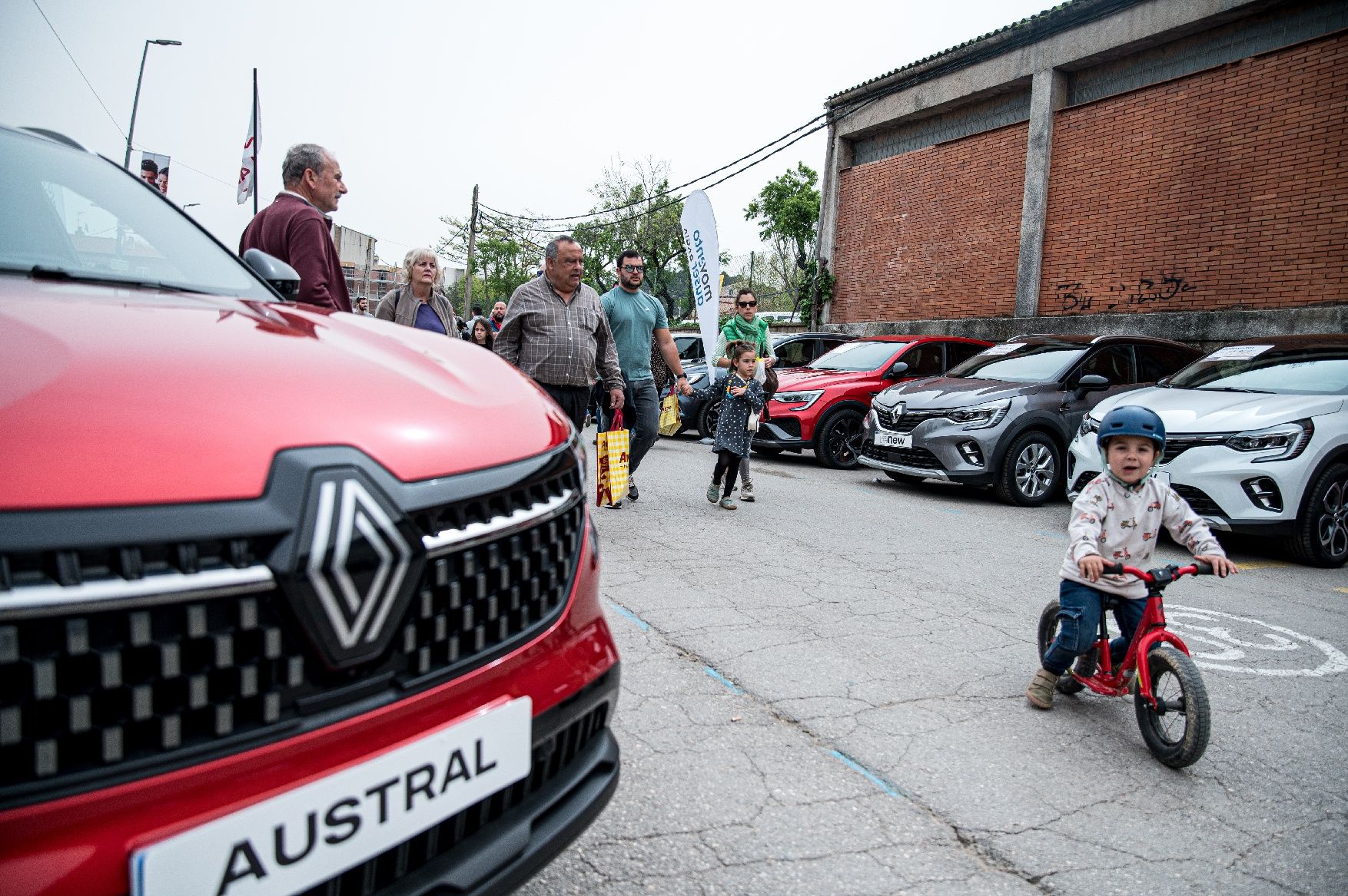 La 63e Fira d'Artés omple el poble de gent, cotxes i tractors