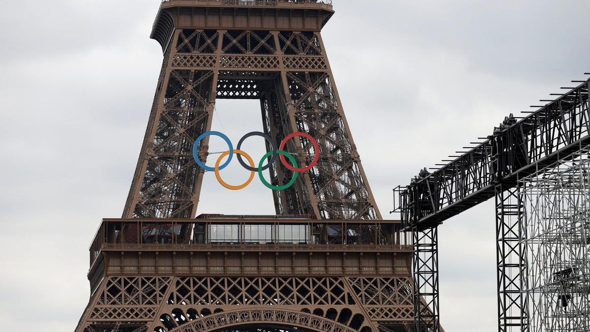 La Torre Eiffel de París con los Juegos Olímpicos.