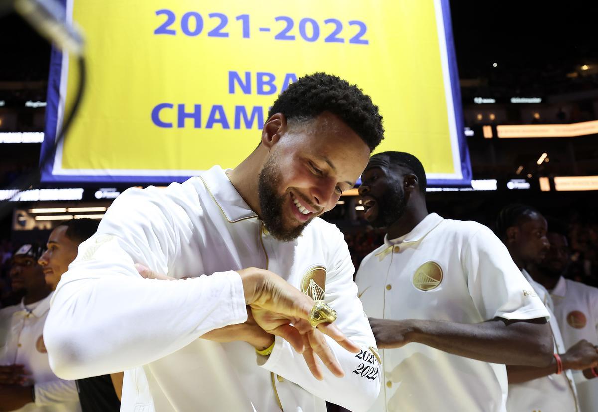 ¡Menuda fiesta! Así fue la ceremonia del anillo de campeón de la NBA a los Warriors