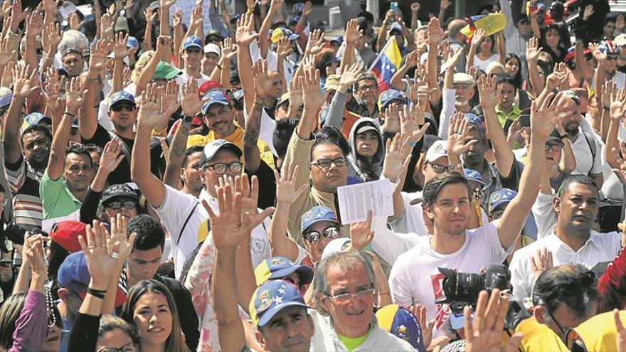 Europa da ocho días a Maduro para que convoque elecciones