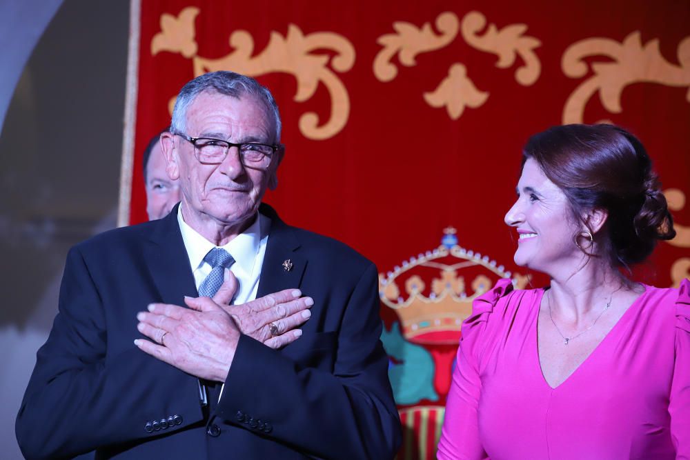 Exhibición de la Gloriosa Enseña del Oriol y primeras horas dela procesión cívica por las calles de Orihuela