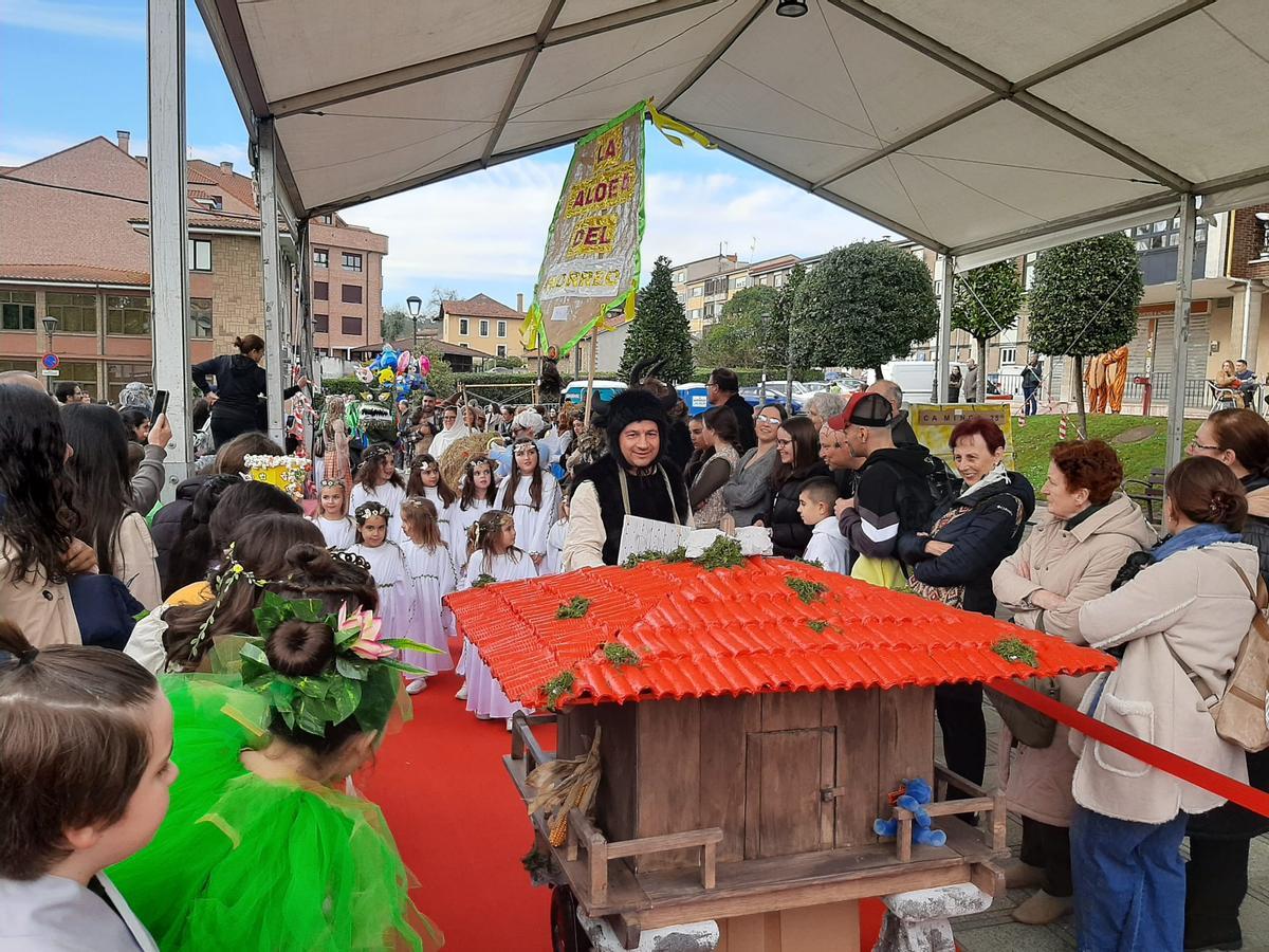Llanera festeja un Antroxu infantil de récord Llanera festeja un Antroxu infantil de récord