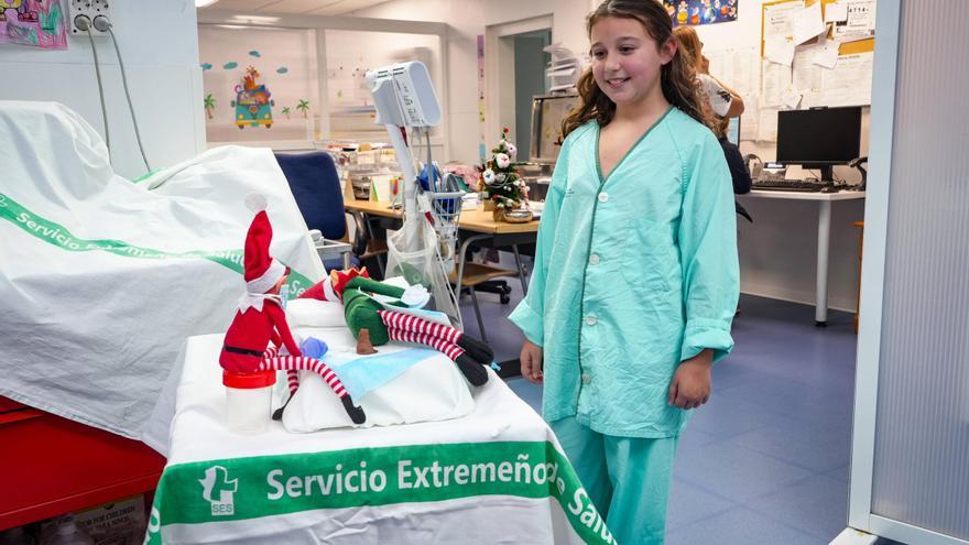 Los elfos de Santa revolucionan el Materno Infantil de Badajoz