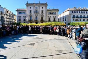 Silencio en memoria de las dos menores halladas muertas en un parque de Jaén
