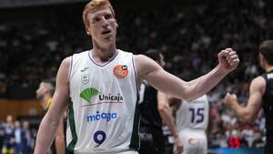 Alberto Díaz celebra una canasta de Unicaja en la final ante el Tenerife