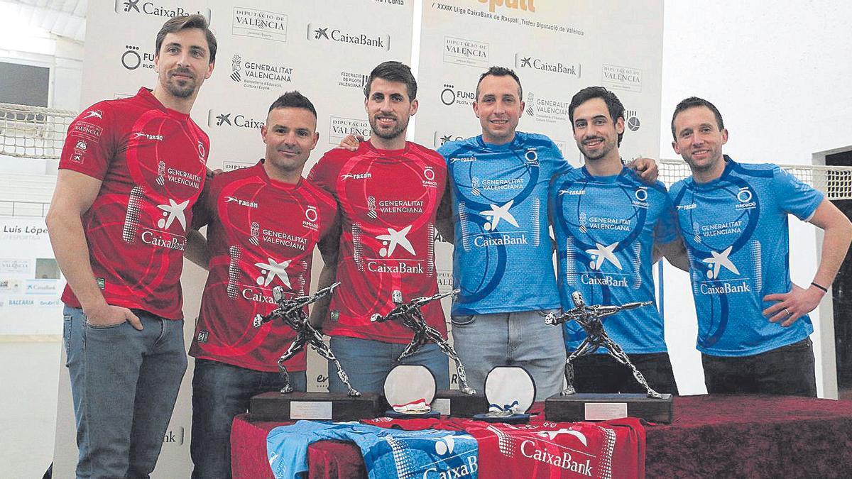 Els sis pilotaris que es batran per conquerir el campionat lliguer es van veure les cares el passat dimecres en la presentació de la final al recinte que l’acollirà, el trinquet de Pelayo.