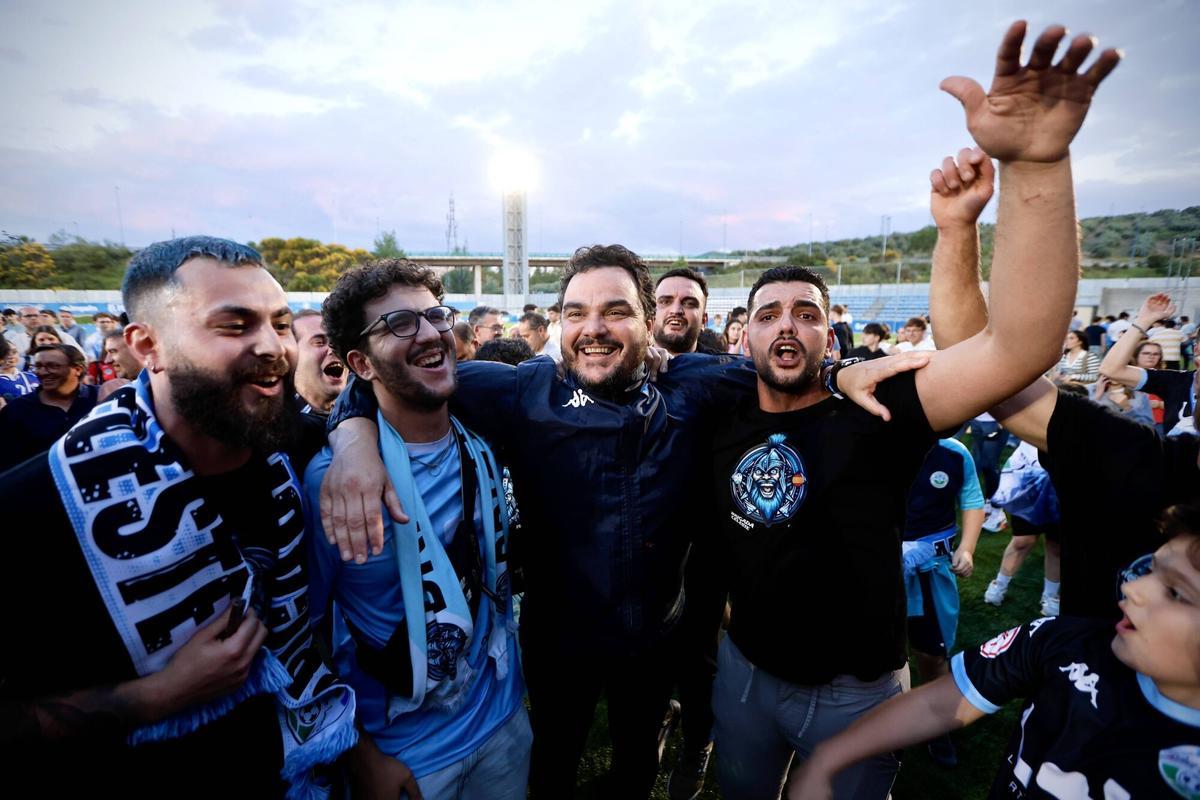 Lucena. El Ciudad de Lucena celebra su ascenso a Segunda RFEF