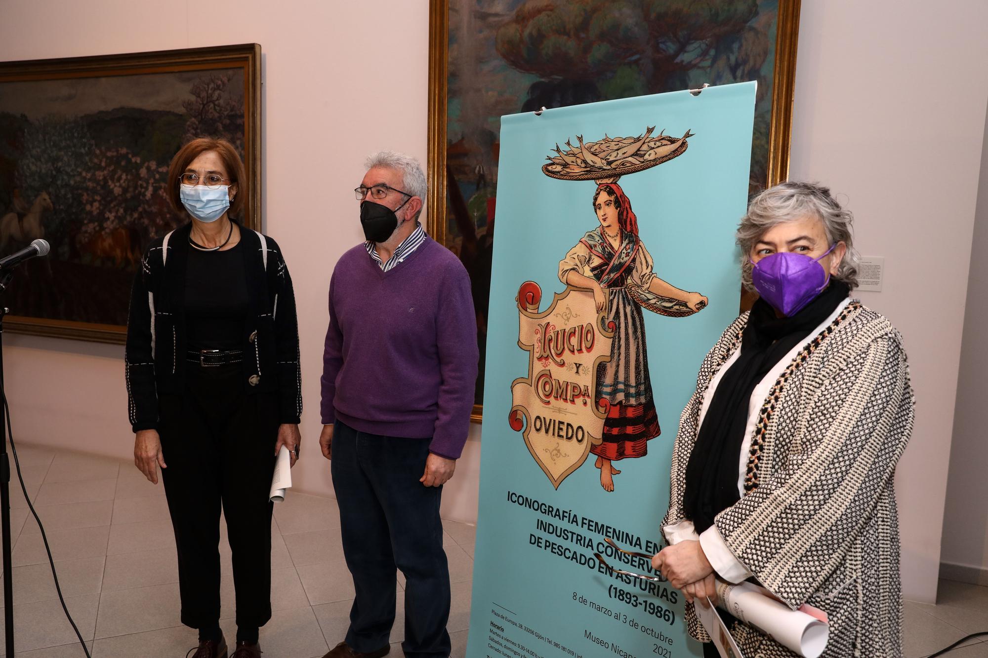 La alcaldesa de Gijón asiste a la inauguración de la exposición iconográfica femenina en la industria conservera