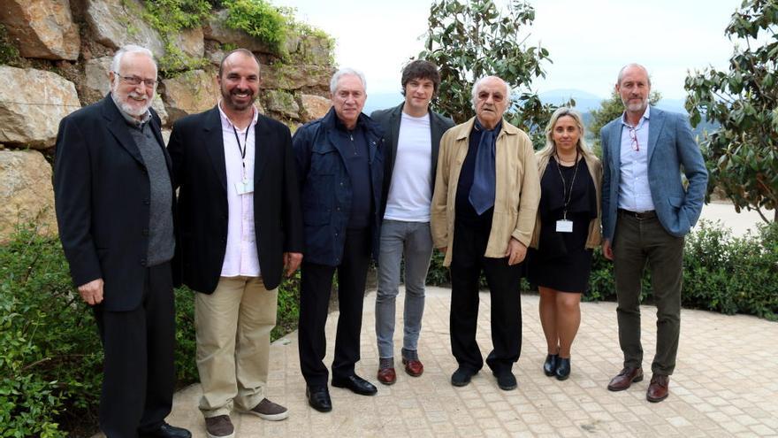 Foto de família de les persones implicades en el projecte de La Fortalesa, entre els quals hi ha el promotor Ramón López (tercer des de la dreta) al costat del xef Jordi Cruz