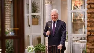 Javier Campos, gerente de la Ermita de la Candelaria: «No podemos contar con máquinas que suplan la sonrisa de un camarero»