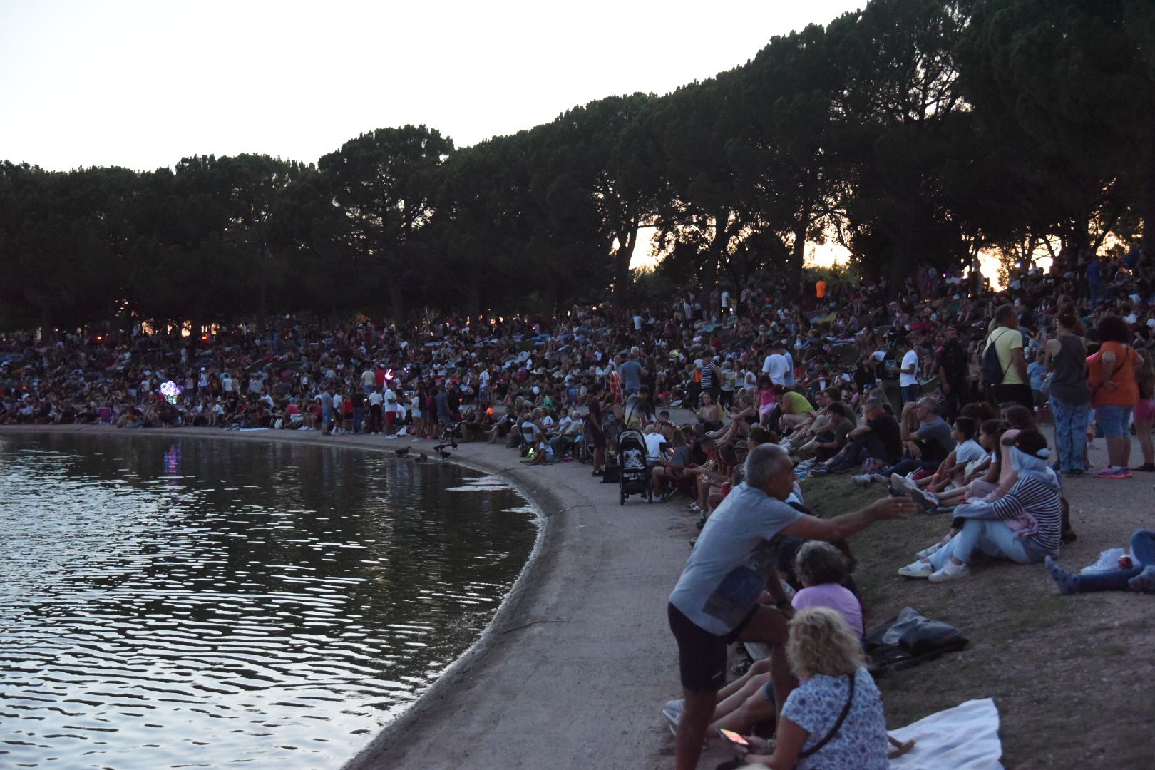 El Parc de l'Agulla s'omple per veure el Castell de Focs