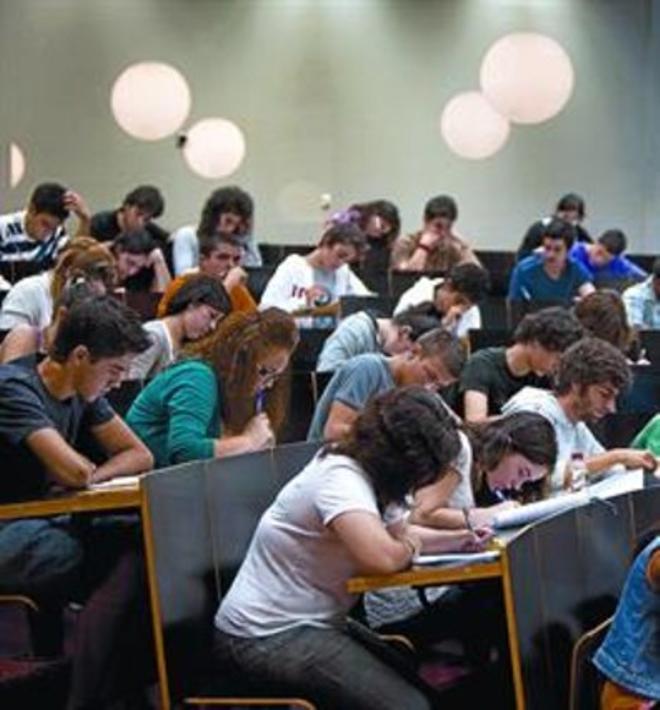 Examen de selectividad en el campus de la Ciutadella de la UPF.