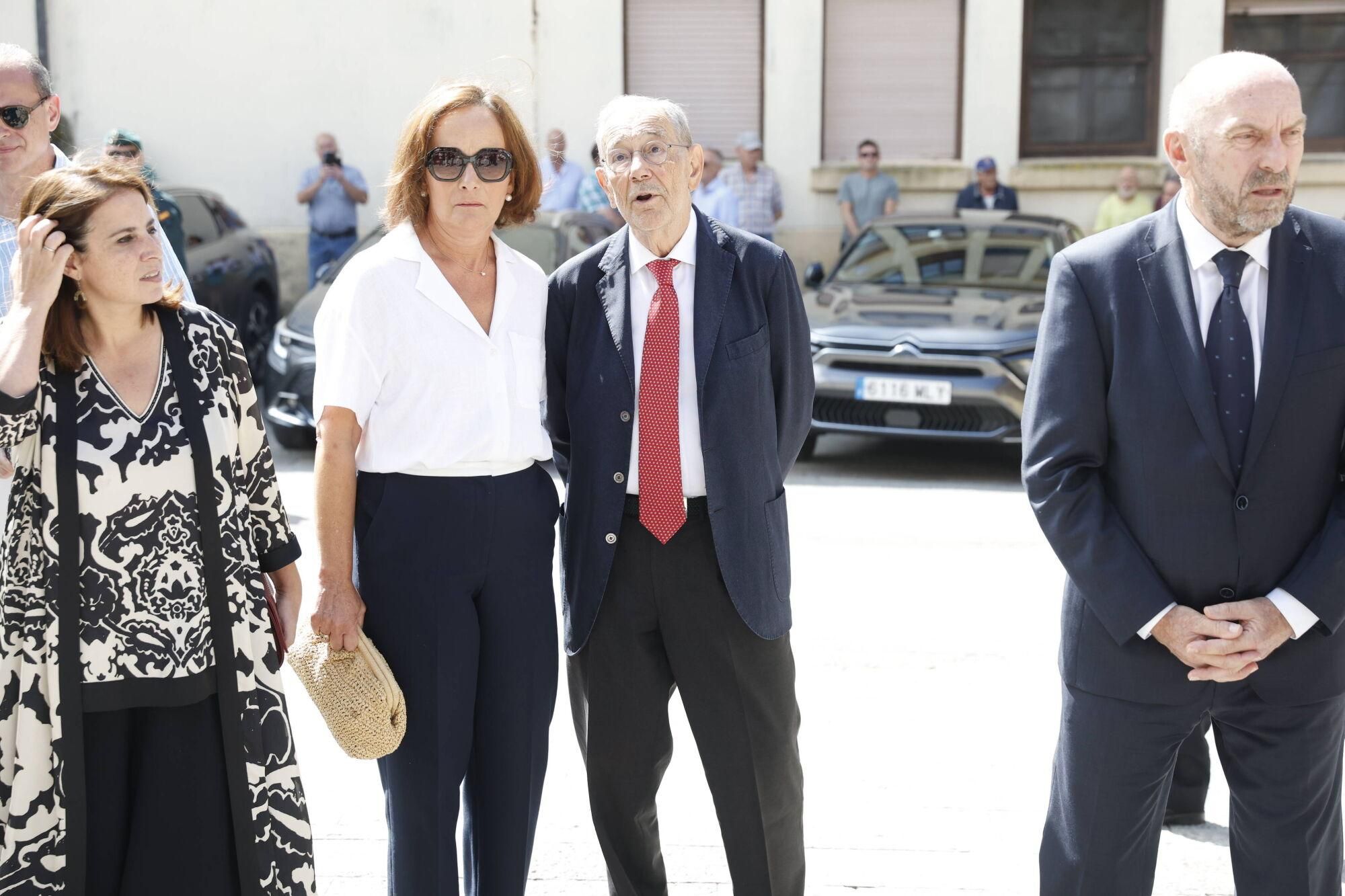 Las imágenes del funeral de Antonio Trevín en la basílica de Llanes.