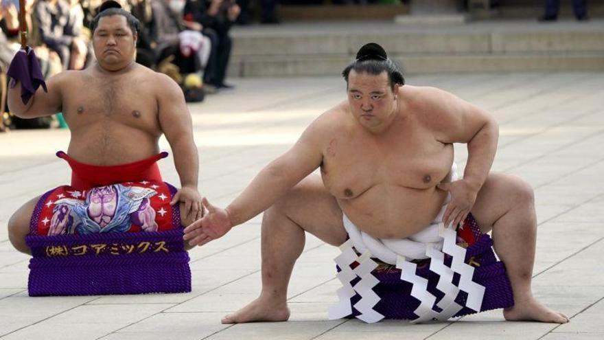 El gran campeón japonés de sumo Kisenosato decide retirarse