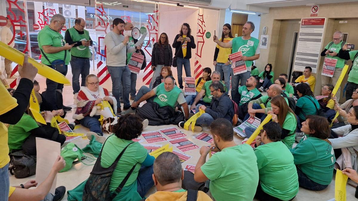 Los profesores de Alicante salen a la calle a protestar por mejoras en Educación