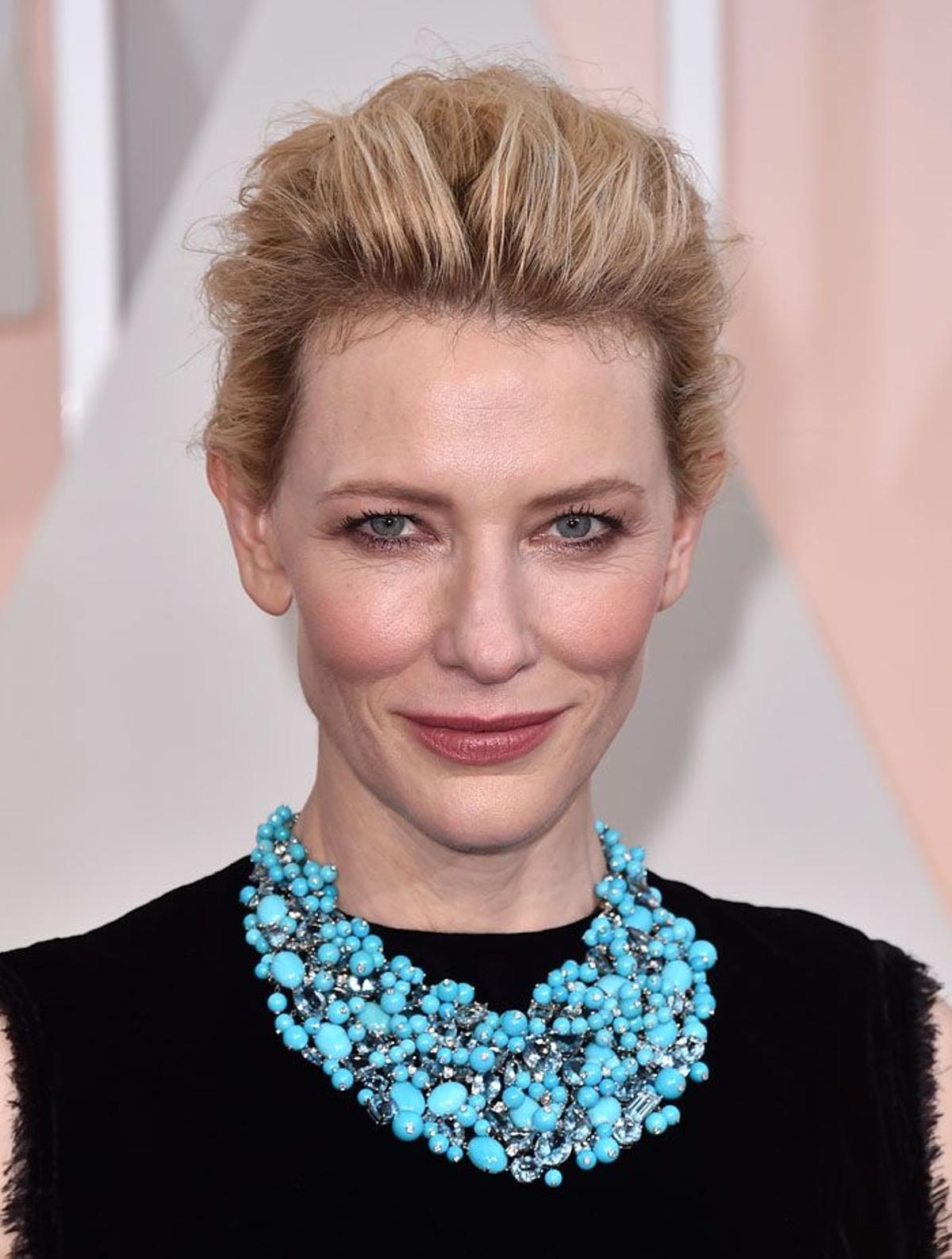 Oscar 2015: Cate Blanchett, recogido y pómulos prominentes