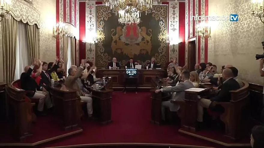 El pleno de Alicante aprueba la creación de la Fundación del Centenario de Fogueres