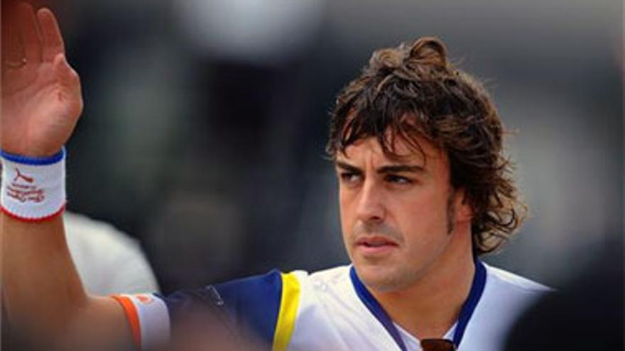 Alonso: &quot;Me gustaría mucho correr con Ferrari&quot;
