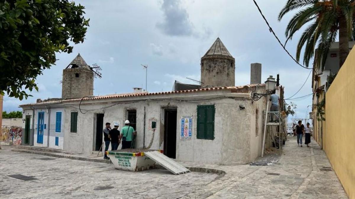 Varias casas que están a la venta o que acaban de ser vendidas en el barrio de es Jonquet. 