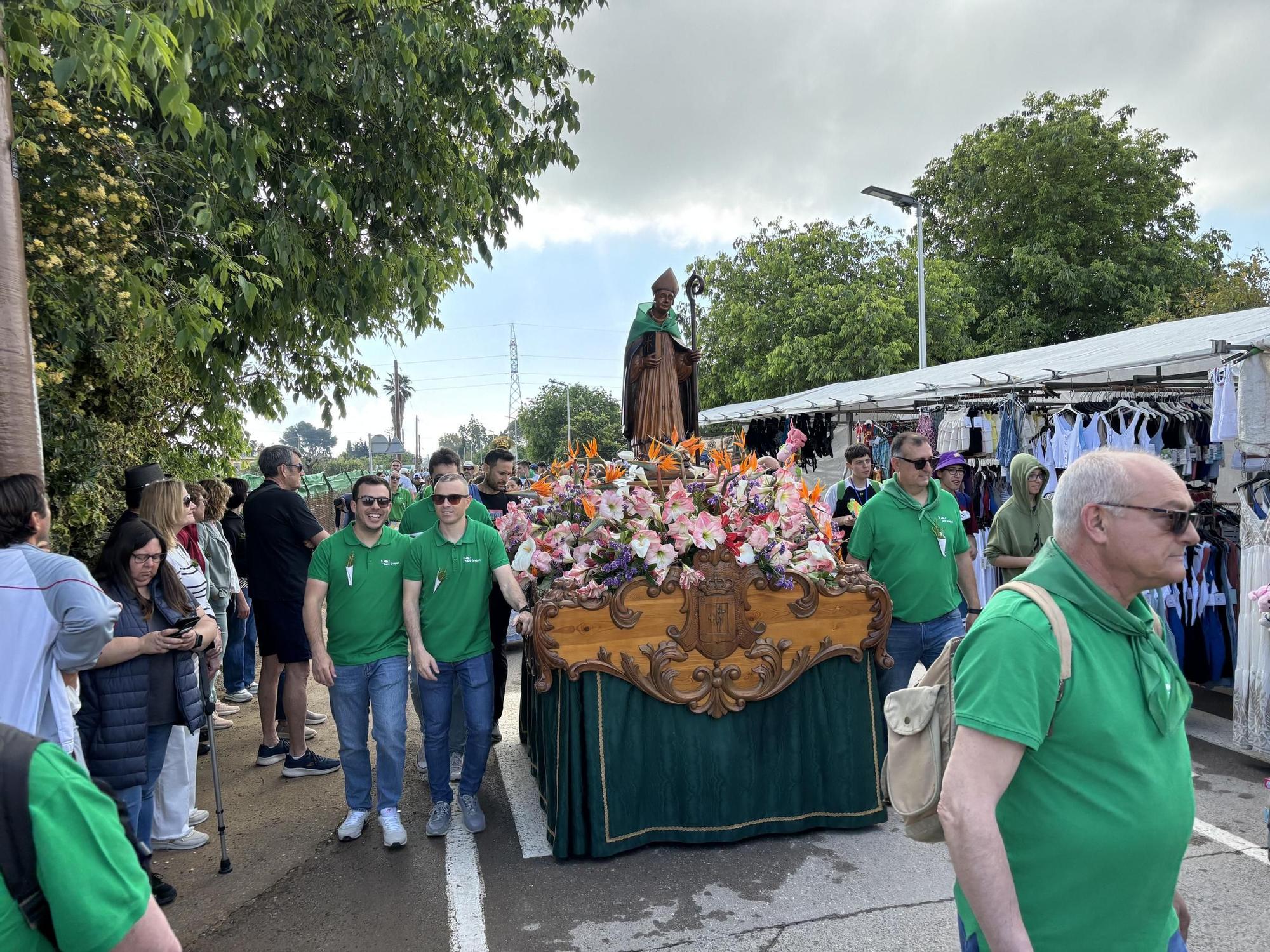 Miles de vecinos de Benicarló van de romería a la ermita de Sant Gregori