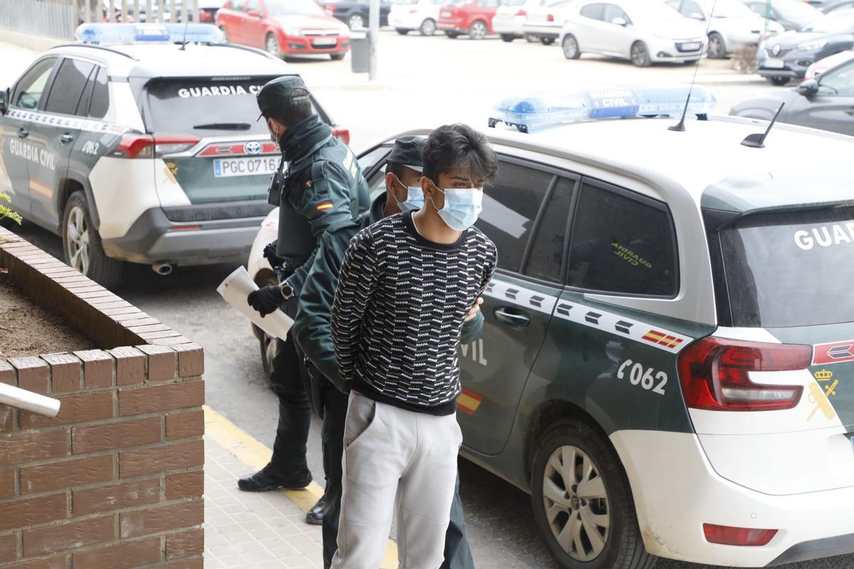 El acusado de atropellar a la expareja de su novia en Serra tras su arresto en 2022.