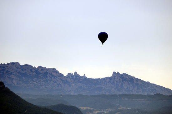 Més de cinquanta globus d'arreu del món aixequen el vol a Igualada en la 21a edició de l'European Balloon Festival