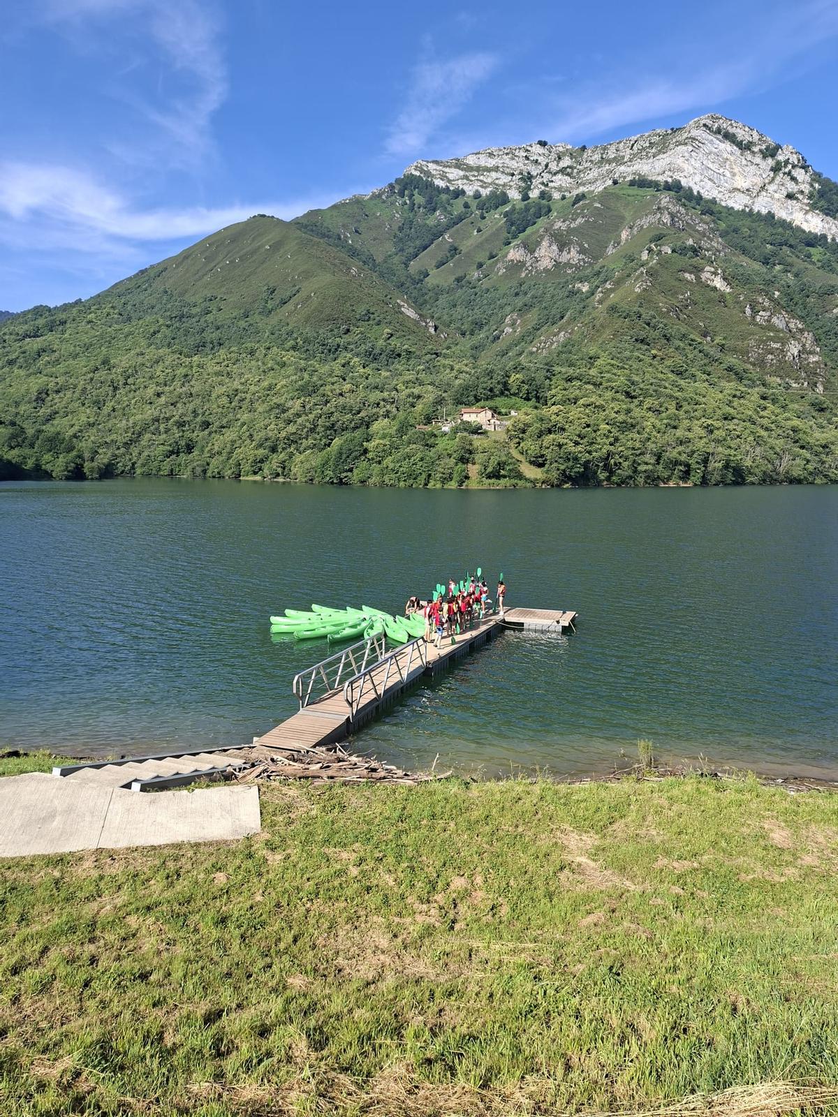 Los estudiantes, en el pantano.