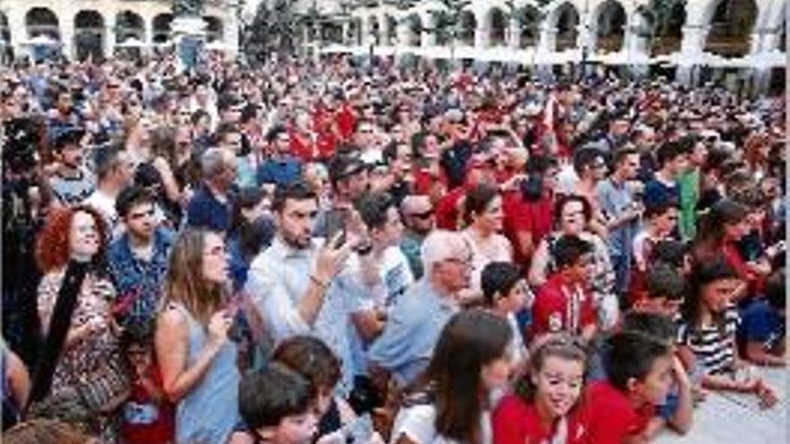 Tres abonats podran guanyar una nit d&#039;hotel fent un gol des de mig camp