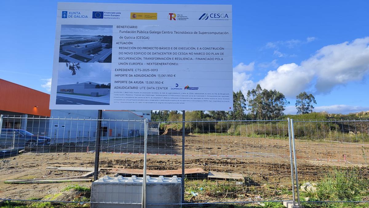 Cartel de la obra instalado el miércoles.