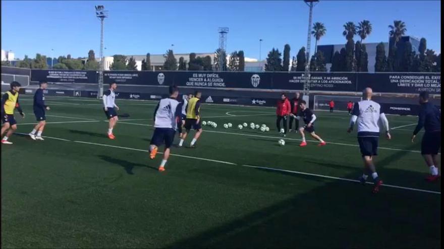 Apretón de Marcelino a sus futbolistas