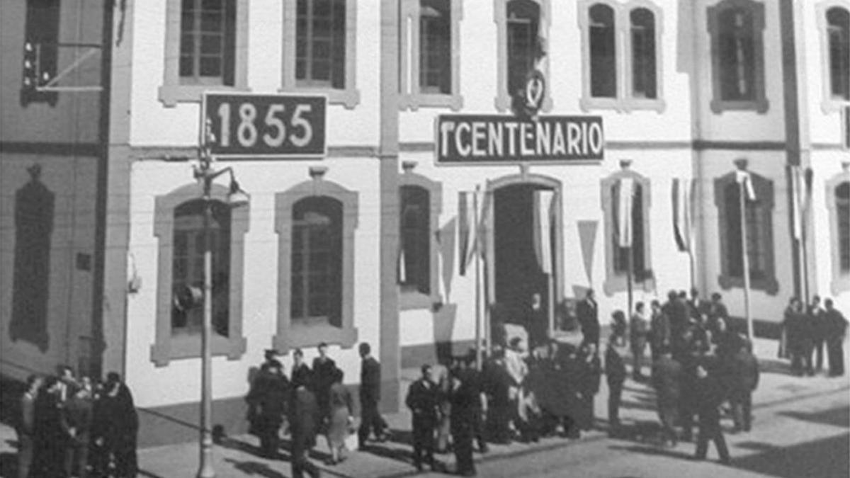 La vieja Escuela de Capataces, en su primer centenario, en 1955.