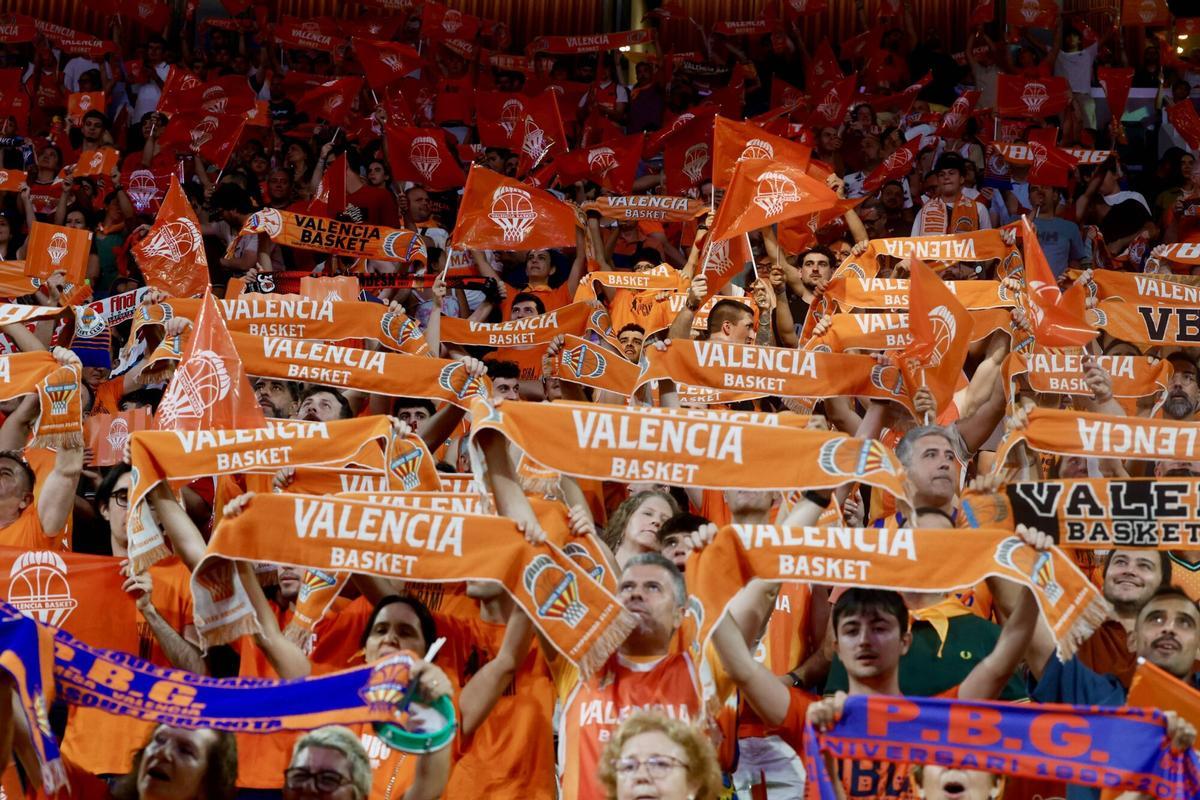 Valencia. Segundo partido de la final de los playoff de la liga ACB Valencia Basket Club vs FC Barcelona VLC SPD