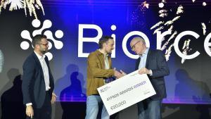 José Faria, director tecnológico de Biorce, recoge el cheque y premio a mejor startup del 4YFN 2026