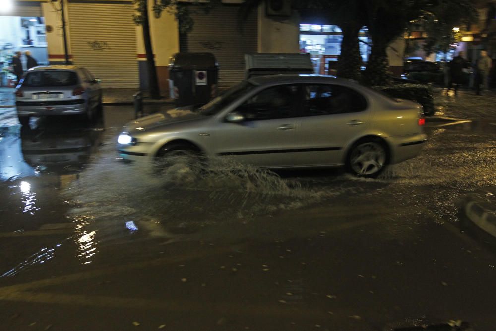 La calle Pio IX junto a la Rambleta, inundada