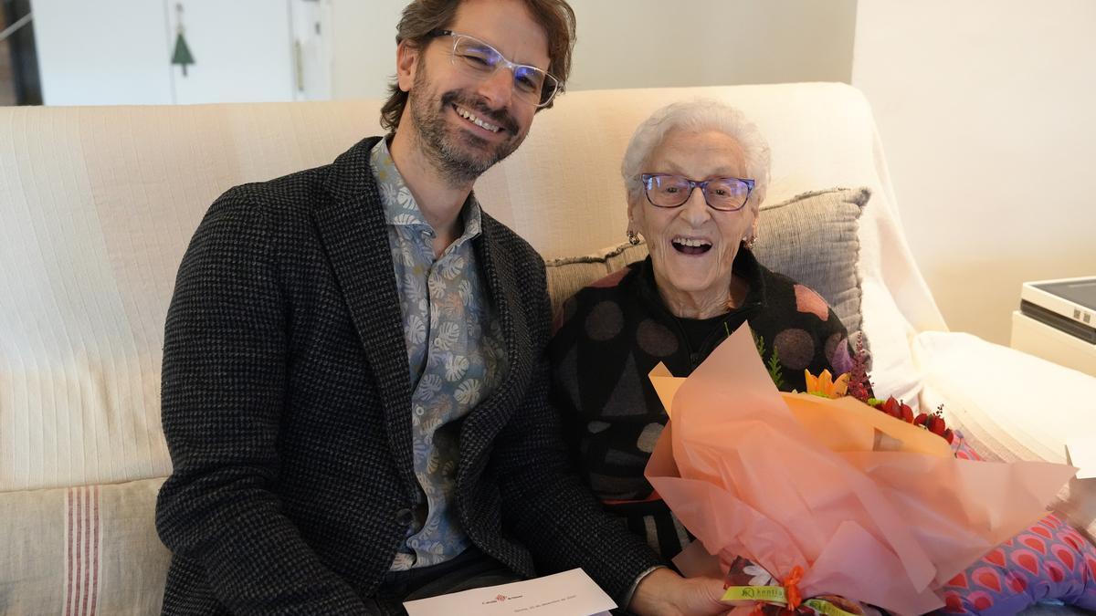 La visita de Sergi Font a la veïna Maria Rosa Codina Coma.